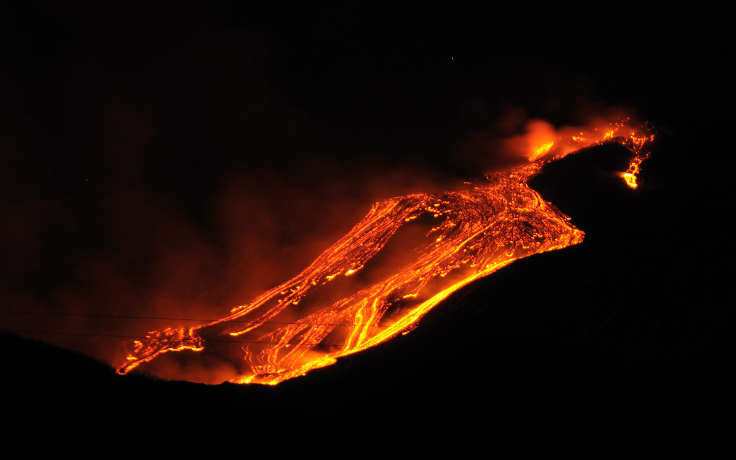 Etna_Volcano_Paroxysmal_Eruption_Jan_12_2011_-_Creative_Commons_by_gnuckx_(5350977100)