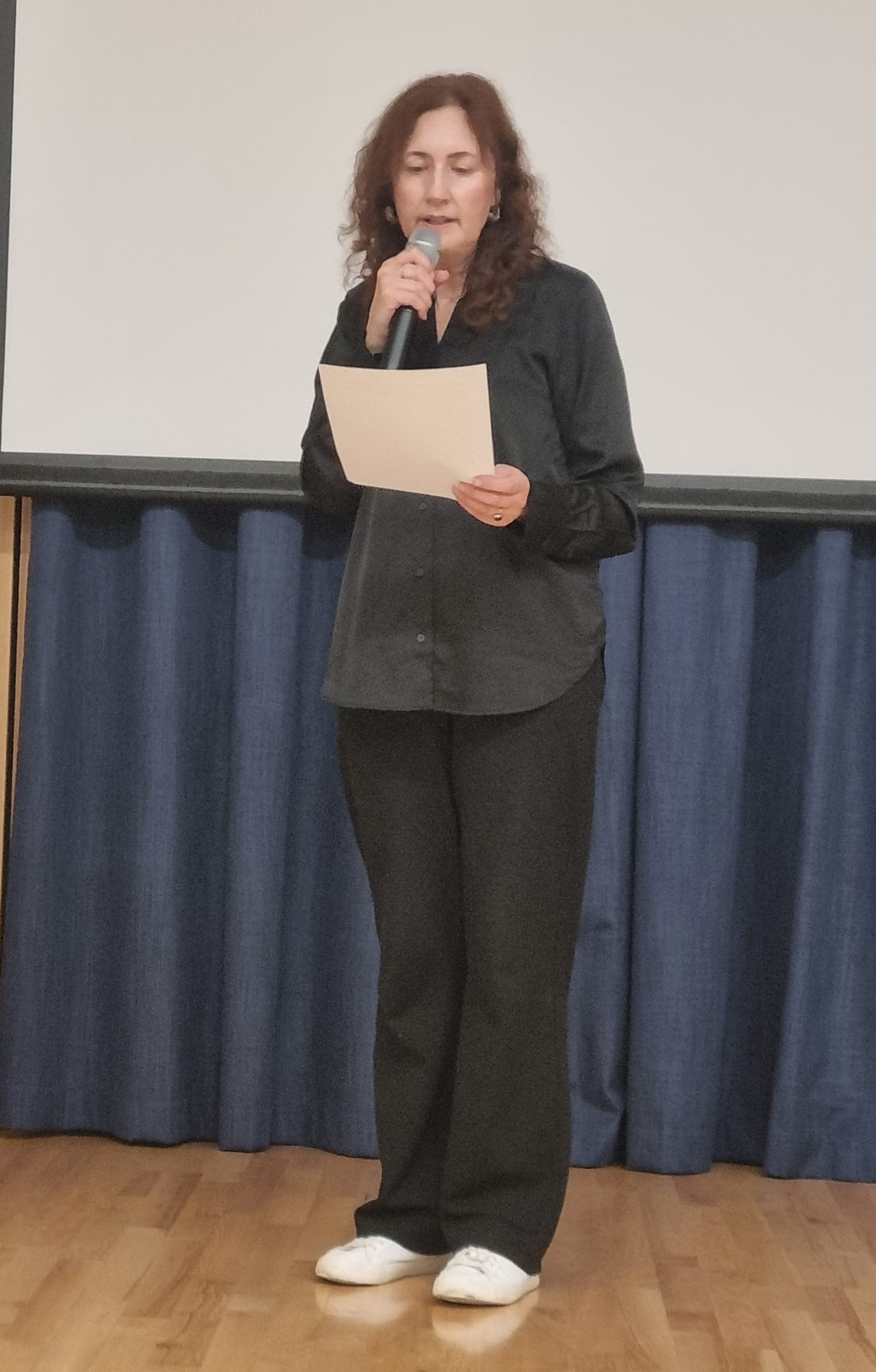 Carolyn Waudby reads some of her Vulcan inspired poetry at the Cradle of Fire multimedia event in Cambridge © Emma Boden 2024-11-28