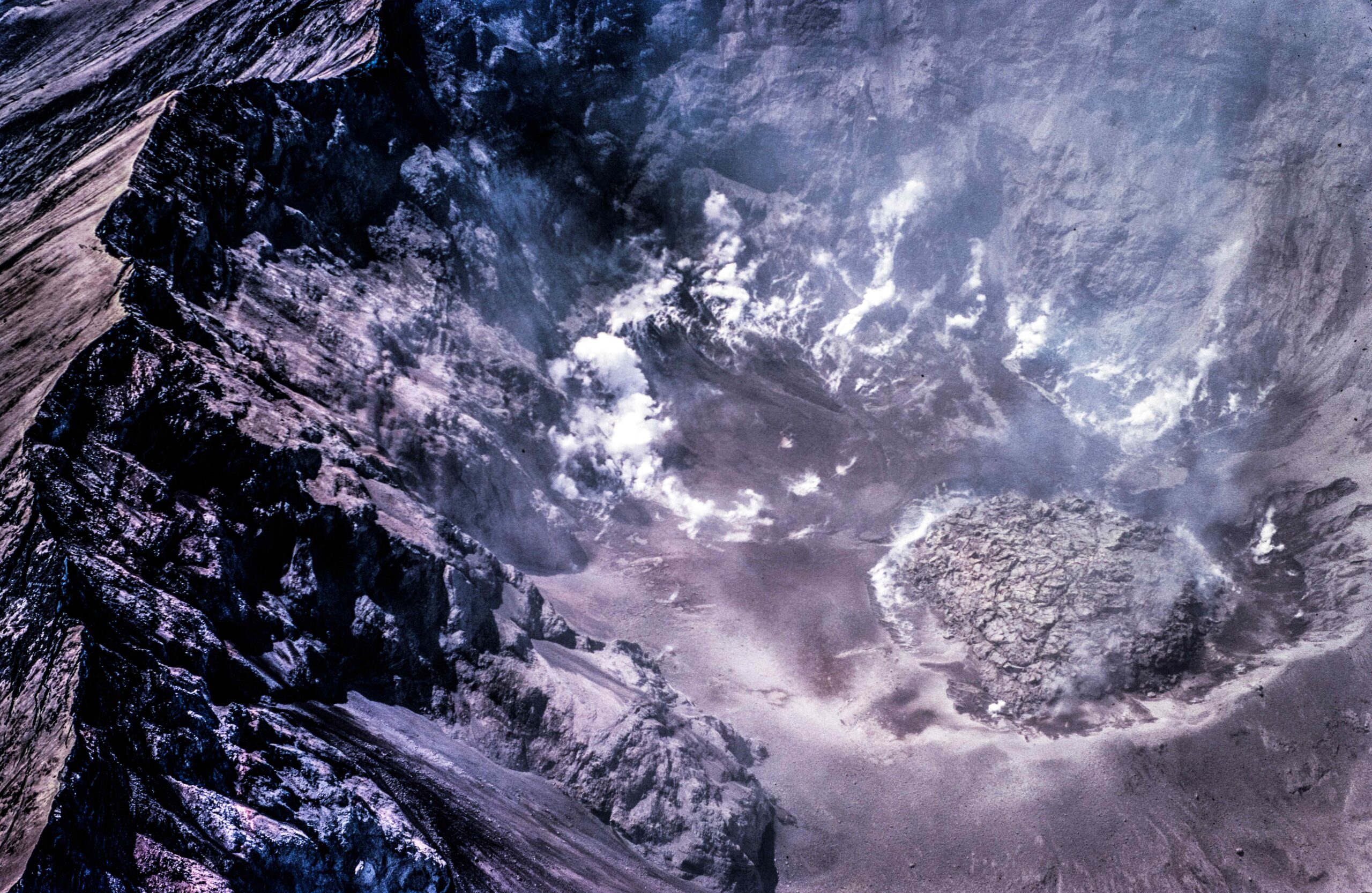 Looking down on the caldera at Mount St. Helens, Washington State, U.S.